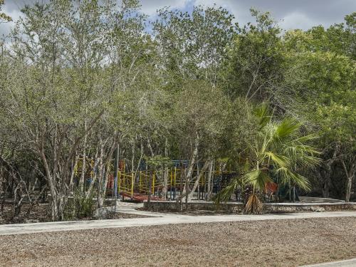 1780-49450-Terreno-en-venta-de-2000-metros-cuadrados-en-el-norte-de-Merida-Phula-Dzidzilche_(18).jpg
