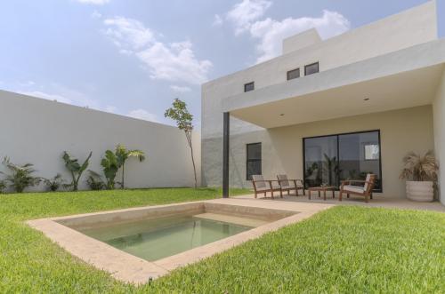 1817-50021-Casa-en-venta-en-Merida-Conkal-de-2-plantas-con-2-recamaras_(4).jpg