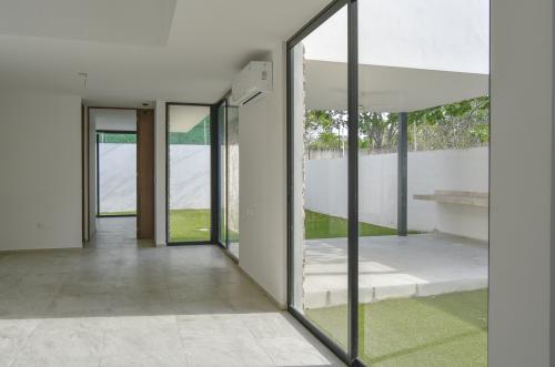 1825-50173-Casa-en-Venta-de-3-recamaras-mas-flex-en-el-norte-de-Merida-Privada-Kinish_(6).jpg