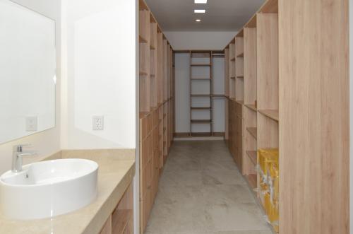 1825-50181-Casa-en-Venta-de-3-recamaras-mas-flex-en-el-norte-de-Merida-Privada-Kinish_(15).jpg
