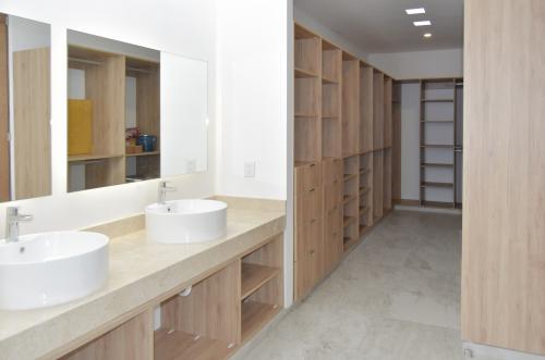 1825-50182-Casa-en-Venta-de-3-recamaras-mas-flex-en-el-norte-de-Merida-Privada-Kinish_(16).jpg