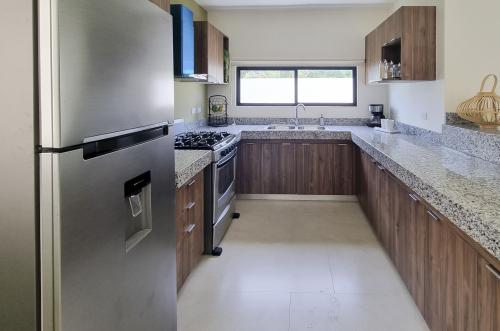 1828-50291-Casa-en-Venta-en-Bosques-de-Cholul-con-3-Habitaciones-y-Alberca_(16).jpg