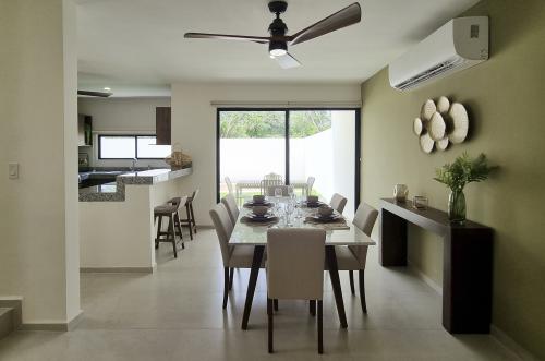 1828-50292-Casa-en-Venta-en-Bosques-de-Cholul-con-3-Habitaciones-y-Alberca_(15).jpg