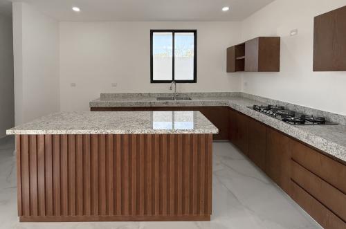 1835-50467-Casa-en-Venta-en-Temozon-Norte-Merida-de-4-recamaras-1-recamara-en-planta-baja_(8).jpg