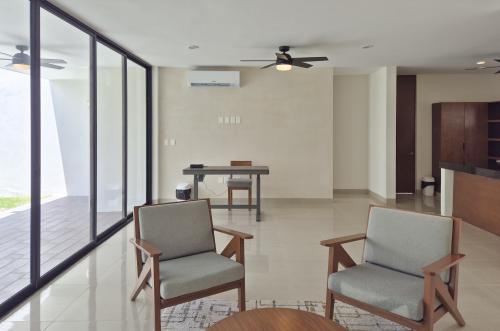 1842-50550-Casa-en-venta-en-Plenum-Residencial-en-Merida-con-4-habitaciones-y-alberca_(3).jpg