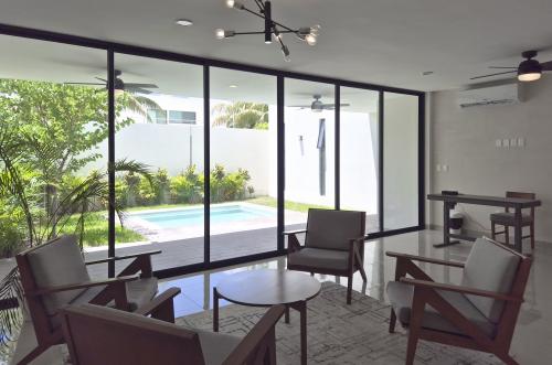 1842-50551-Casa-en-venta-en-Plenum-Residencial-en-Merida-con-4-habitaciones-y-alberca_(2).jpg
