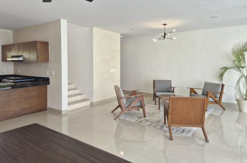 1842-50552-Casa-en-venta-en-Plenum-Residencial-en-Merida-con-4-habitaciones-y-alberca_(4).jpg