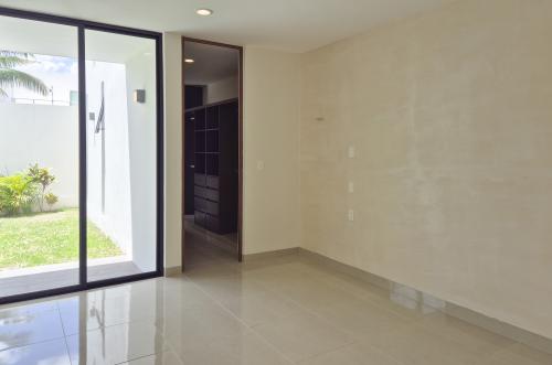 1842-50555-Casa-en-venta-en-Plenum-Residencial-en-Merida-con-4-habitaciones-y-alberca_(7).jpg
