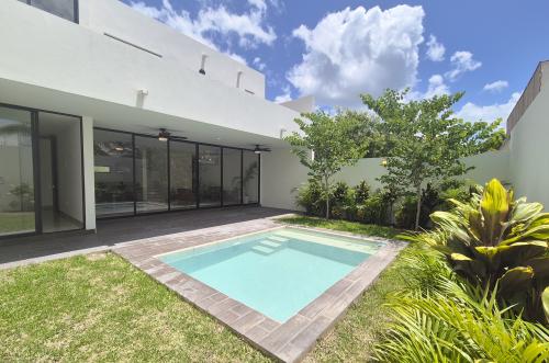 1842-50560-Casa-en-venta-en-Plenum-Residencial-en-Merida-con-4-habitaciones-y-alberca_(12).jpg