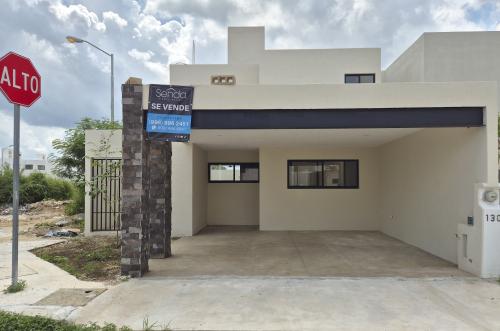 1859-50978-Casa-en-Venta-en-Gran-San-Pedro-Cholul-con-habitacion-en-planta-baja-y-alberca_(2).jpg