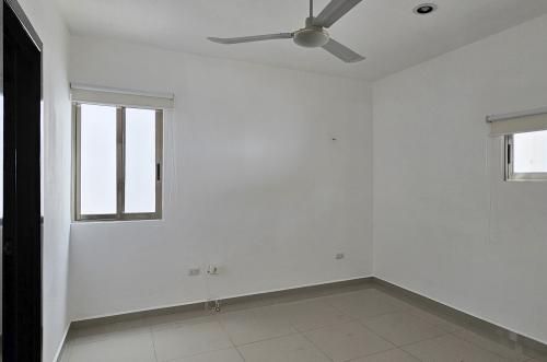 1865-51094-Casa-en-Renta-en-Residencial-Torremolinos-en-Merida-con-3-habitaciones-y-alberca_(17).jpg