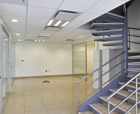 Oficina en renta Montecristo Mérida en edificio corporativo con amenidades 