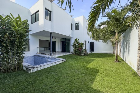 Casa en venta de 4 habitaciones equipada en Parque Natura en Merida Yucatan