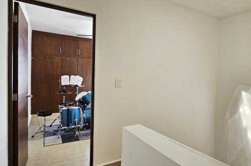1936-53054-Casa-en-Venta-en-Real-Montejo-Merida-con-cochera-techada-3-recamaras-y-alberca_(25).jpg