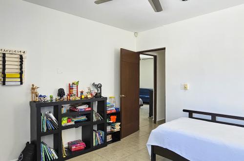 1936-53061-Casa-en-Venta-en-Real-Montejo-Merida-con-cochera-techada-3-recamaras-y-alberca_(31).jpg