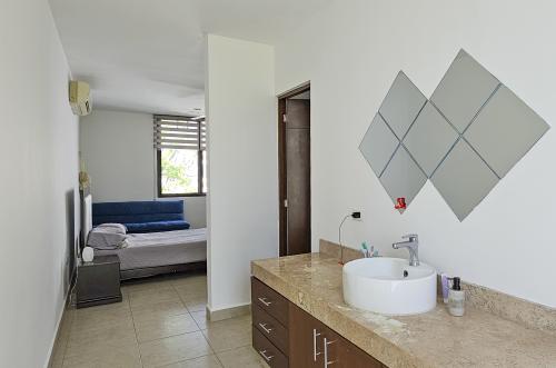 1936-53066-Casa-en-Venta-en-Real-Montejo-Merida-con-cochera-techada-3-recamaras-y-alberca_(36).jpg