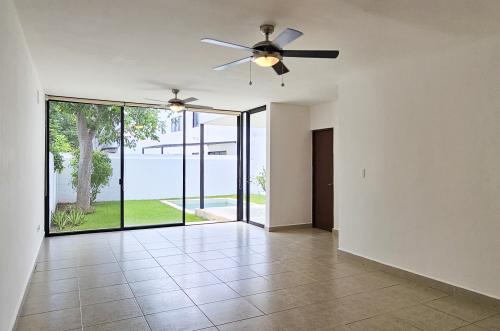 1936-54660-Casa-en-Venta-en-Real-Montejo-Mérida-con-cochera-techada-3-recámaras-y-alberca_(8).jpg