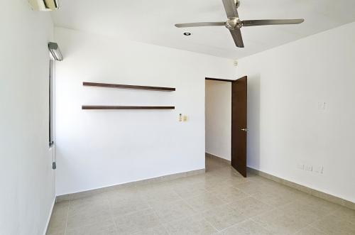 1936-54675-Casa-en-Venta-en-Real-Montejo-Mérida-con-cochera-techada-3-recámaras-y-alberca_(22).jpg