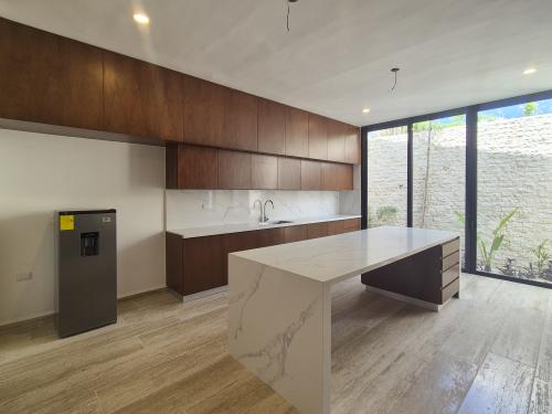 1941-52895-Casa-en-Venta-en-privada-ubicada-en-xcanatun-con-4-habitaciones-y-alberca_(9).jpg