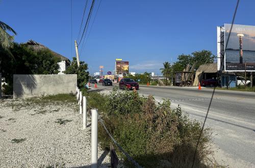 2004-54394-Terreno-en-Renta-en-la-Playa-en-la-zona-comercial-carretera-Chichxulub-Puerto_(2).jpg