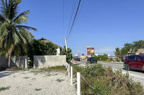 2004-54395-Terreno-en-Renta-en-la-Playa-en-la-zona-comercial-carretera-Chichxulub-Puerto_(3).jpg
