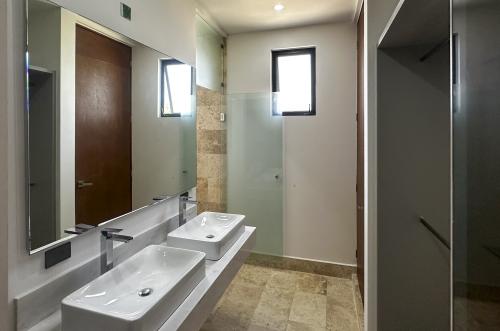 2013-54451-Casa-en-venta-en-privada-Nuukul-Temozon-Norte-con-electrodomesticos-incluidos_(19).jpg