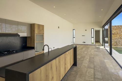 2027-55087-Casa-en-venta-en-Conkal-Merida-de-una-planta-con-3-habitaciones-y-alberca_(2).jpg