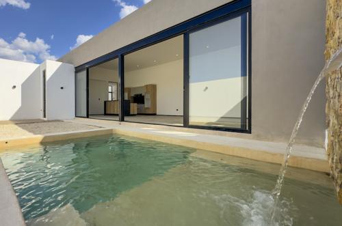 2027-55093-Casa-en-venta-en-Conkal-Merida-de-una-planta-con-3-habitaciones-y-alberca_(8).jpg