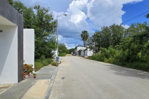 2028-54827-Casa-en-Venta-Dzityá-Mérida-con-super-Cocina-Jardín-y-Alberca_(3).jpg