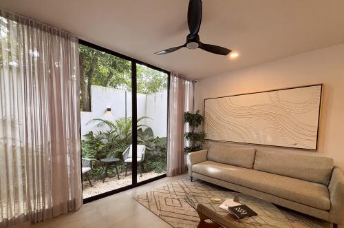 2029-54786-Casa_estilo-Townhouse-en-venta-en-cholul-al-norte-de-Merida-THULA-CITY-HOME__(6).jpg