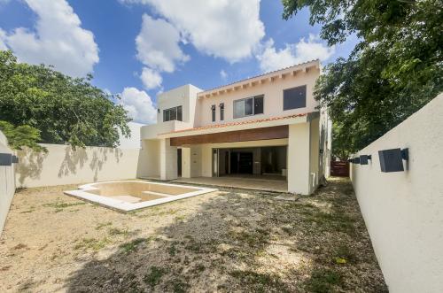 2034-55155-_Casa-en-venta-ubicada-en-Cholul-de-4-habitaciones-alberca-en-privada_(18).jpg