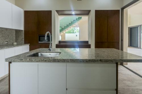 2034-55173-_Casa-en-venta-ubicada-en-Cholul-de-4-habitaciones-alberca-en-privada_(36).jpg