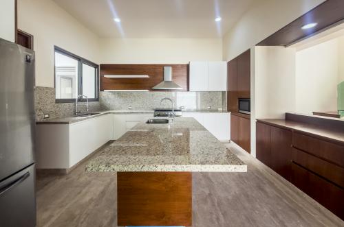 2034-55175-_Casa-en-venta-ubicada-en-Cholul-de-4-habitaciones-alberca-en-privada_(38).jpg
