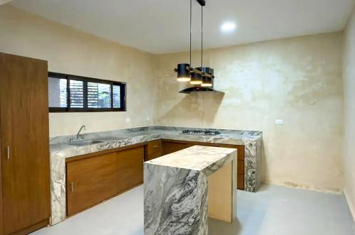 2040-55353-Casa-en-Venta-Miguel-Aleman-Merida-con-Alberca_(2).jpg