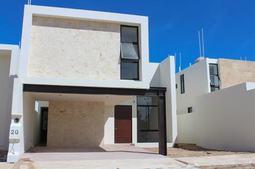 713-17934-21KG-06-Casa-en-venta-de-3-habitaciones-con-piscina-y-techoa-doble-altura-en-Conkal-04.jpg