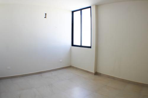 713-17942-21KG-06-Casa-en-venta-de-3-habitaciones-con-piscina-y-techoa-doble-altura-en-Conkal-013.jpg