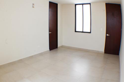 713-17945-21KG-06-Casa-en-venta-de-3-habitaciones-con-piscina-y-techoa-doble-altura-en-Conkal-015.jpg