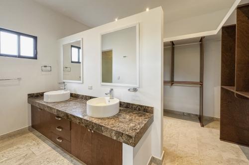 832-49505-Casa-en-venta-en-Compostela-Merida-de-4-habitaciones-con-un-increible-diseno_(46).jpg